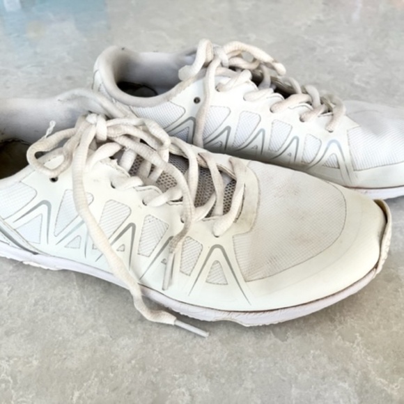 Varsity Cheer Shoes 7.5 - Picture 3 of 5